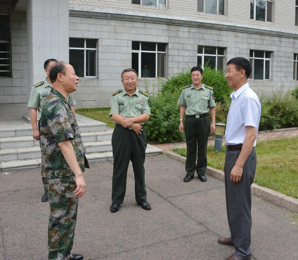 师生员工对人民子弟兵的深情厚谊,相继走访慰问了牡丹江公安消防支队